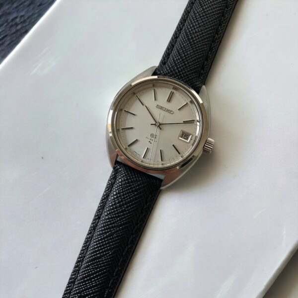 Grand Seiko monté sur bracelet en Saffiano noir